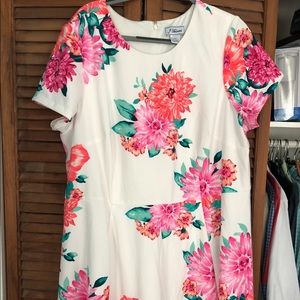 Jessica Howard white and floral dress